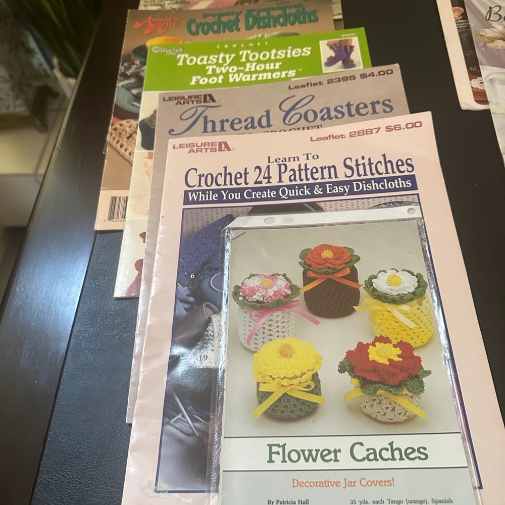 Assortment of pamphlets with projects to crochet, Knit and Tat 🧶🧣 - Picture 3 of 14